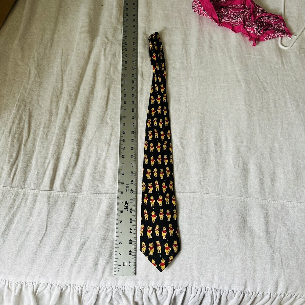 THE DISNEY STORE Tigger Winnie The Pooh Frolic‎ in the Leaves 100% Silk Neck Tie